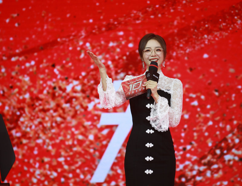 女明星的胸围从大排到小